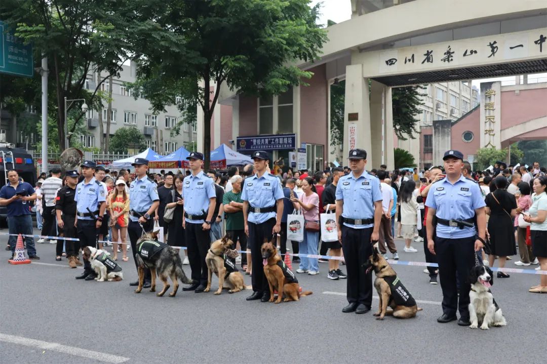 无人机、机器狗、警犬队……这场大考，他们也“交卷”了！